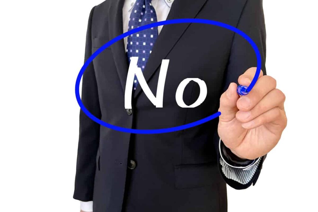 スーツを着た男性とNo